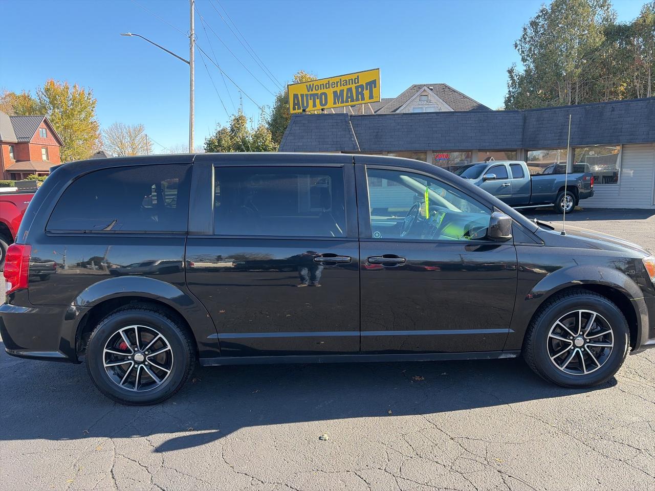 2019 Dodge Grand Caravan GT-LOADED-ENTERTAINMENT X2-LEATHER-VERY CLEAN Photo