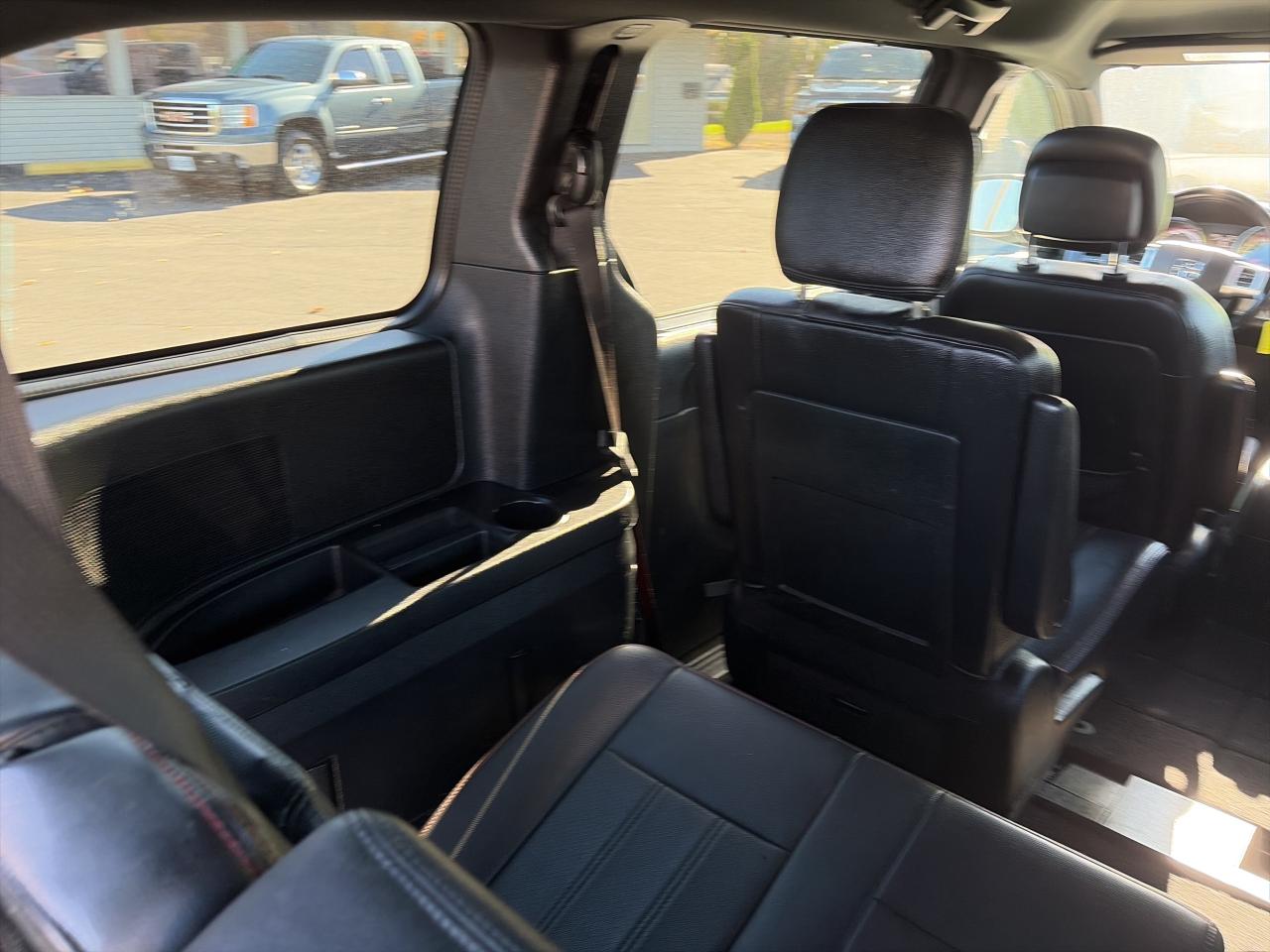 2019 Dodge Grand Caravan GT-LOADED-ENTERTAINMENT X2-LEATHER-VERY CLEAN Photo