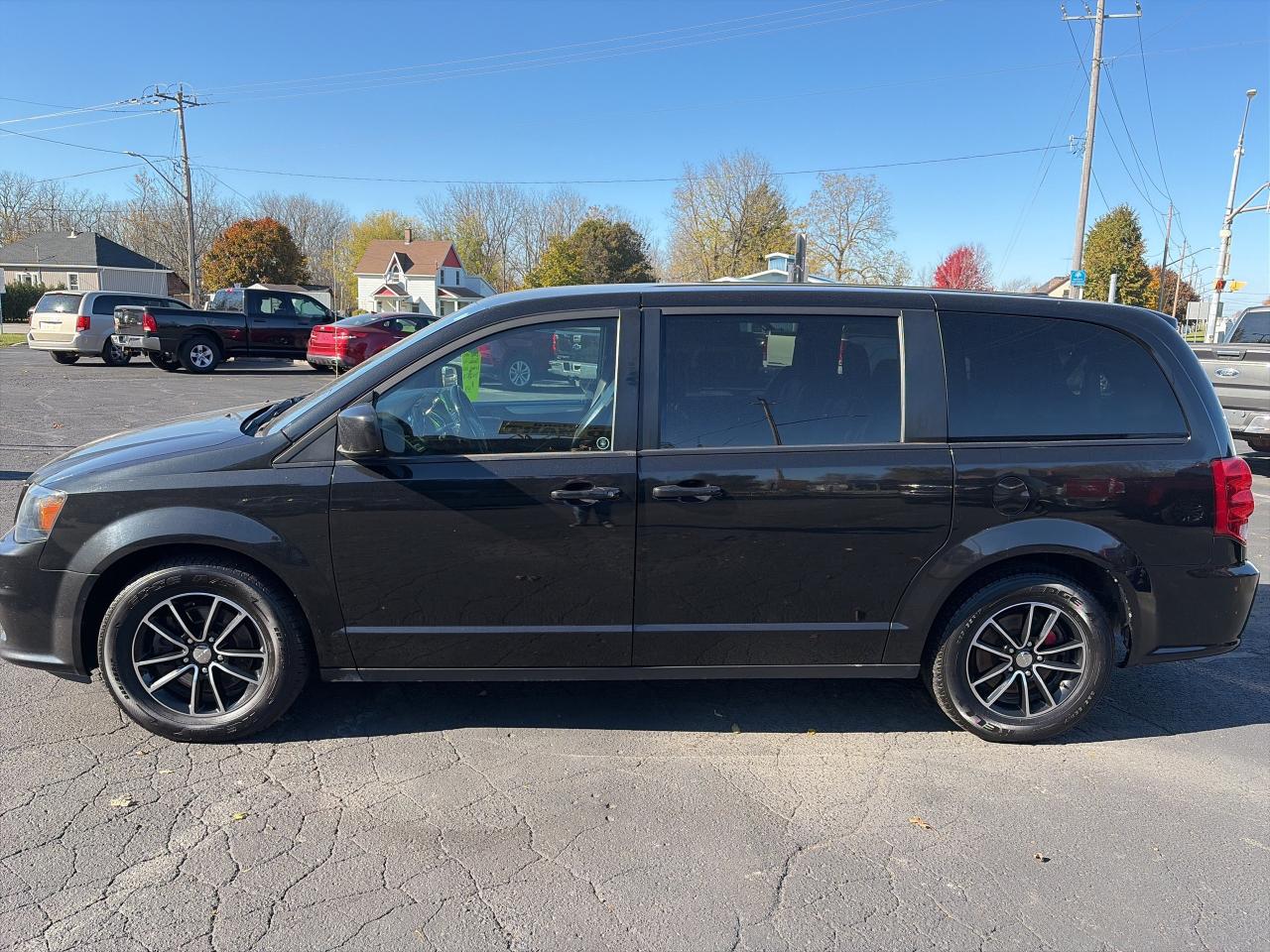 2019 Dodge Grand Caravan GT-LOADED-ENTERTAINMENT X2-LEATHER-VERY CLEAN Photo