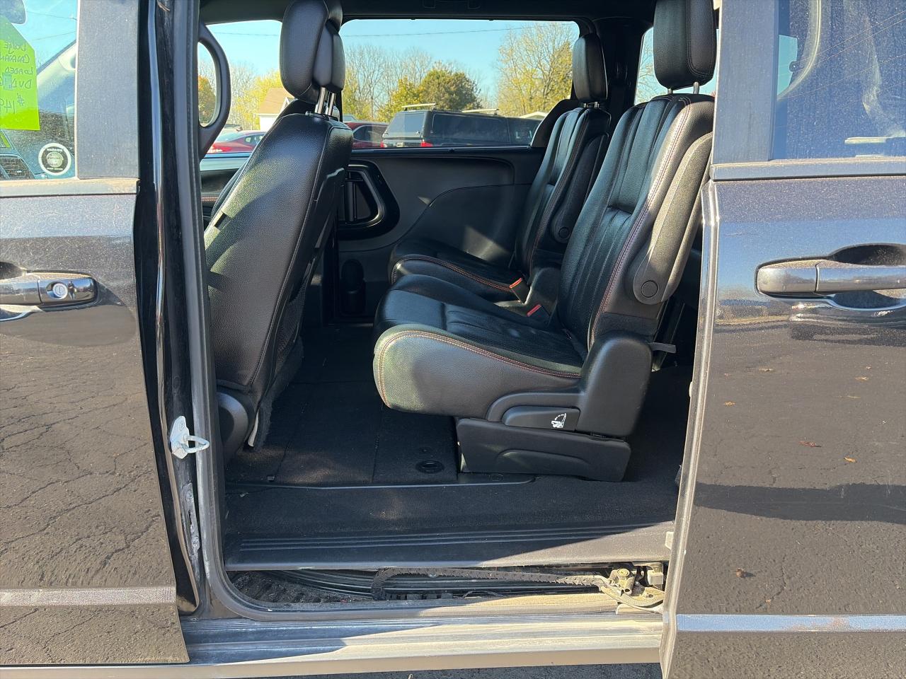 2019 Dodge Grand Caravan GT-LOADED-ENTERTAINMENT X2-LEATHER-VERY CLEAN Photo