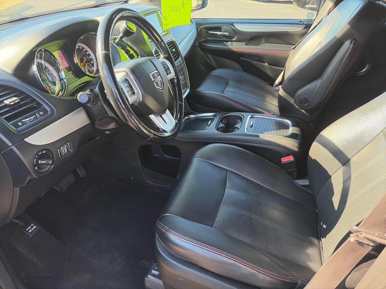 2019 Dodge Grand Caravan GT-LOADED-ENTERTAINMENT X2-LEATHER-VERY CLEAN Photo