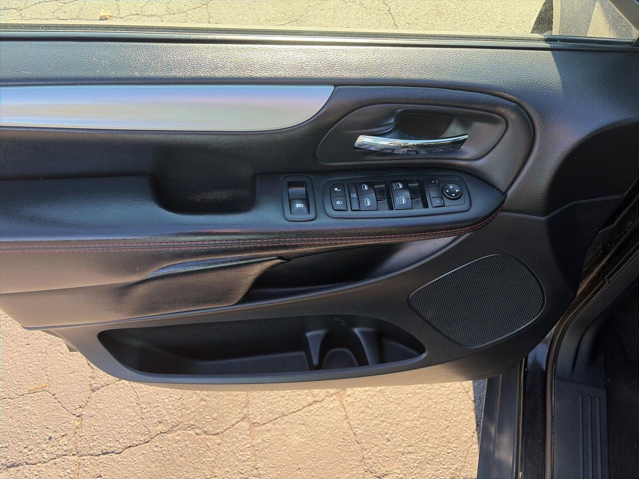 2019 Dodge Grand Caravan GT-LOADED-ENTERTAINMENT X2-LEATHER-VERY CLEAN Photo