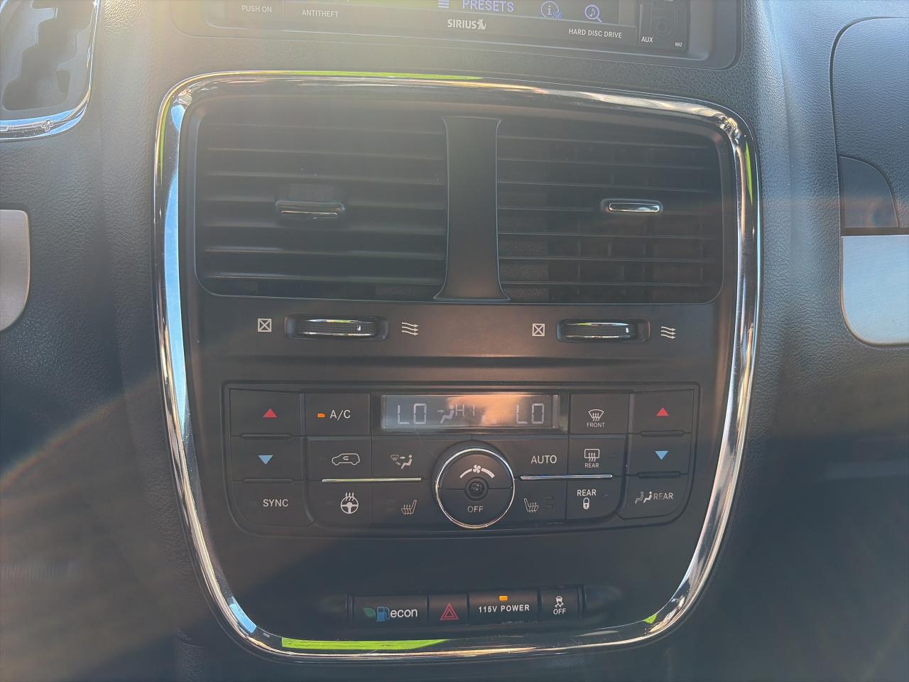 2019 Dodge Grand Caravan GT-LOADED-ENTERTAINMENT X2-LEATHER-VERY CLEAN Photo