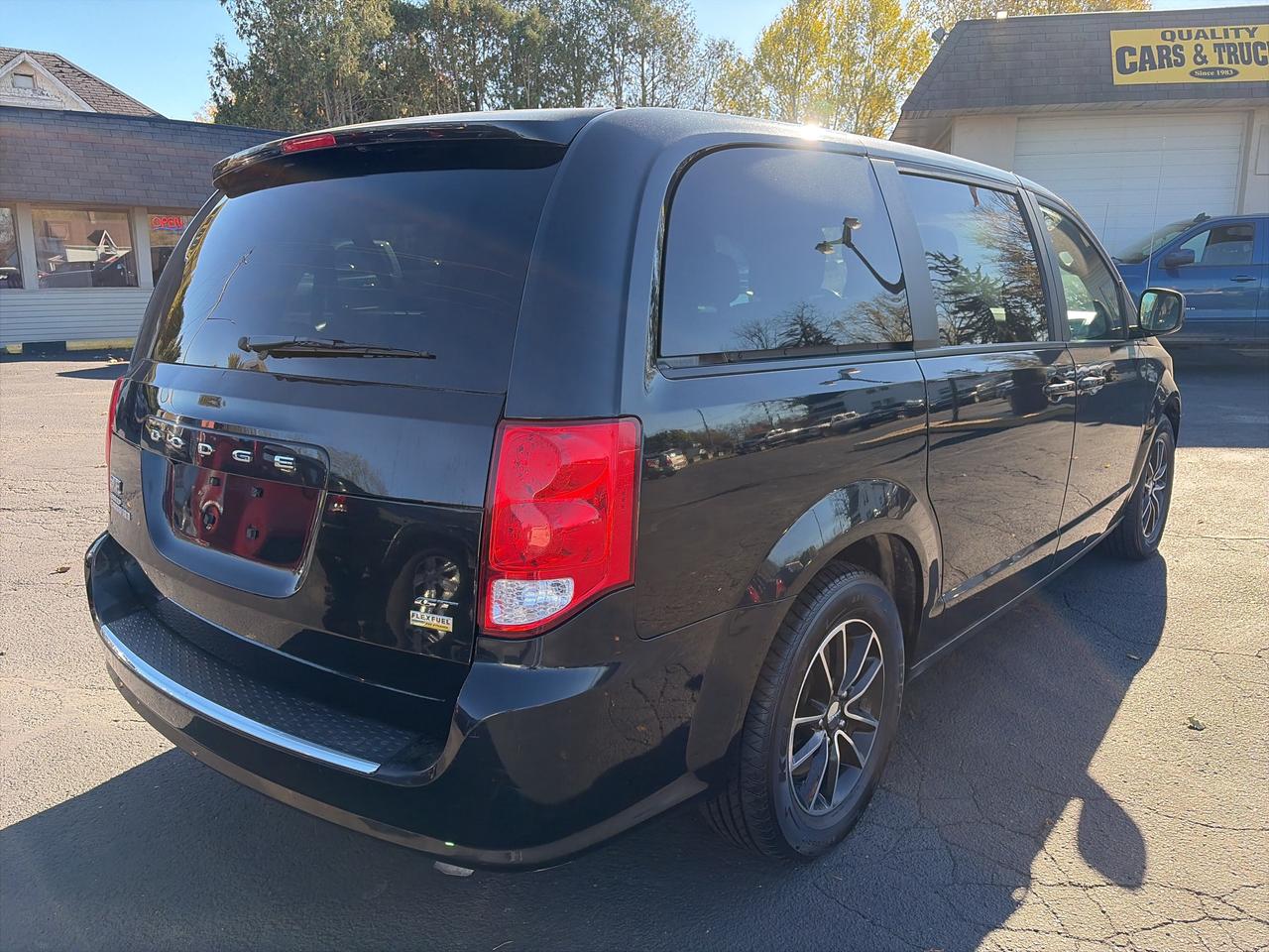 2019 Dodge Grand Caravan GT-LOADED-ENTERTAINMENT X2-LEATHER-VERY CLEAN Photo4