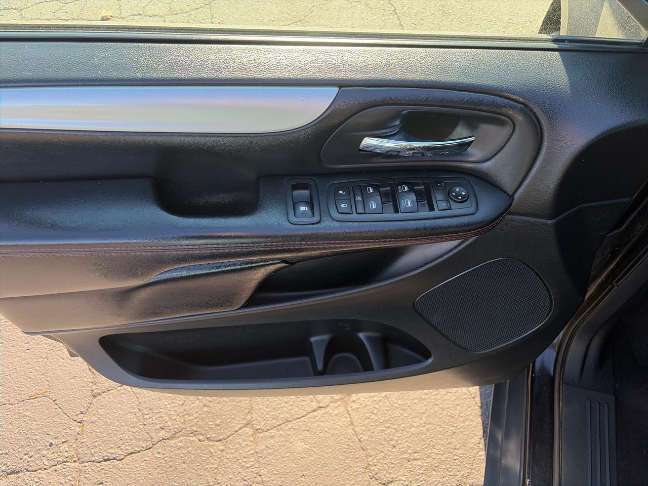 2019 Dodge Grand Caravan GT-LOADED-ENTERTAINMENT X2-LEATHER-VERY CLEAN Photo