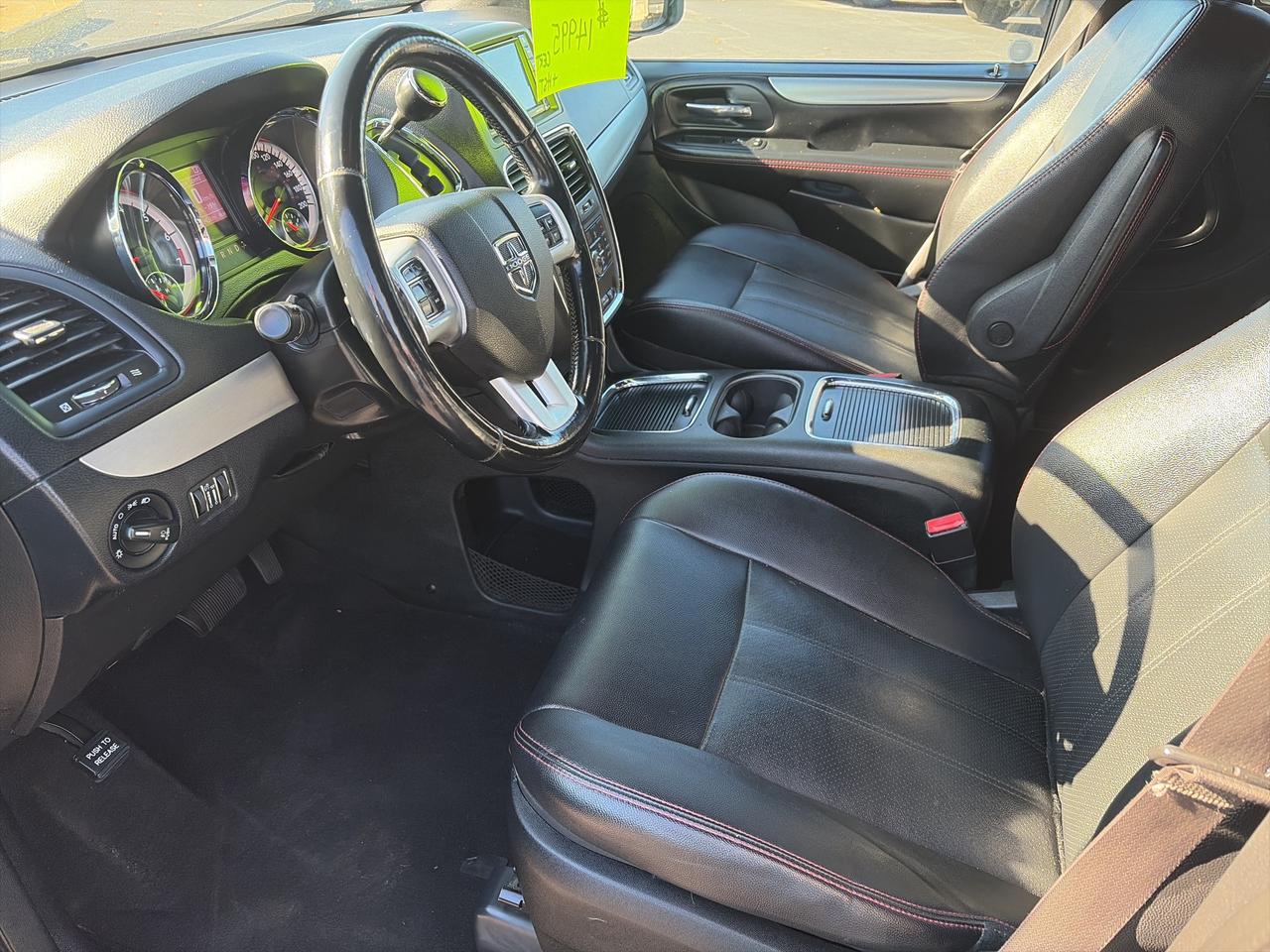 2019 Dodge Grand Caravan GT-LOADED-ENTERTAINMENT X2-LEATHER-VERY CLEAN Photo