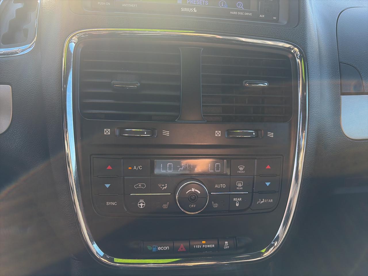 2019 Dodge Grand Caravan GT-LOADED-ENTERTAINMENT X2-LEATHER-VERY CLEAN Photo