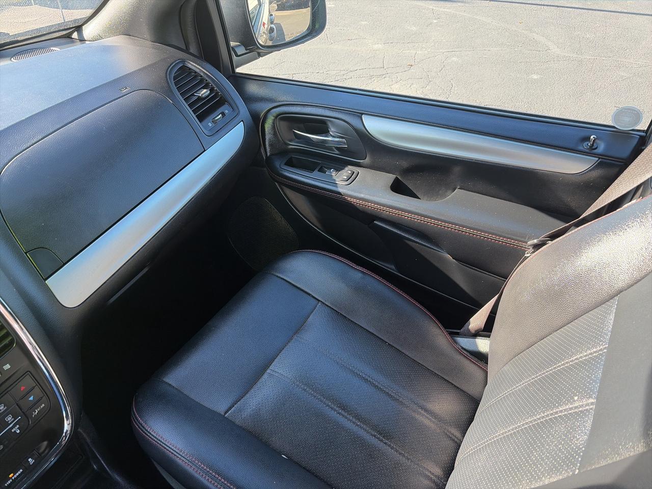 2019 Dodge Grand Caravan GT-LOADED-ENTERTAINMENT X2-LEATHER-VERY CLEAN Photo