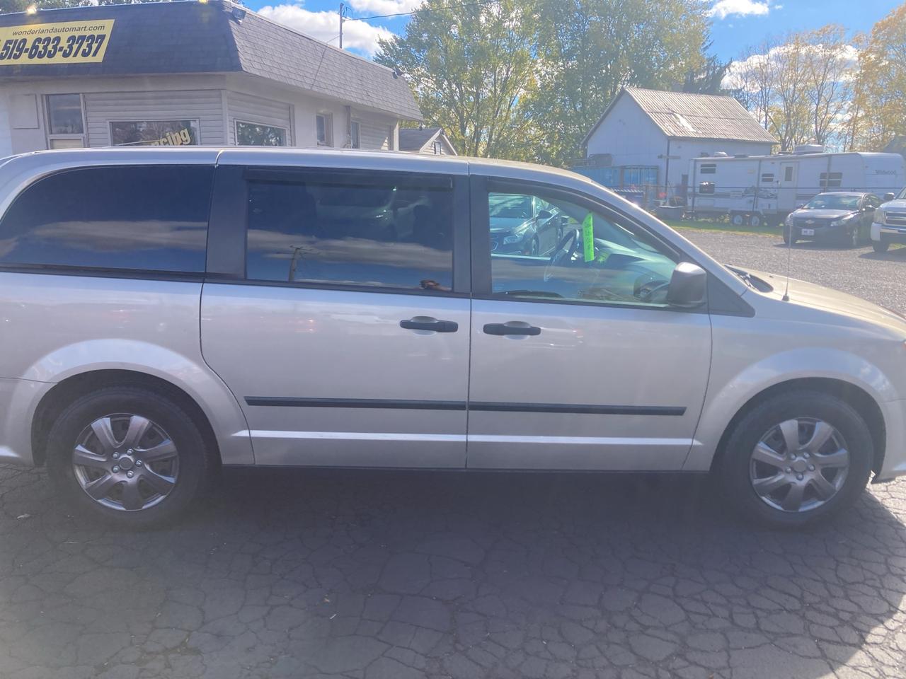 2016 Dodge Grand Caravan Canada Value Package-Low Km-Very Clean Photo