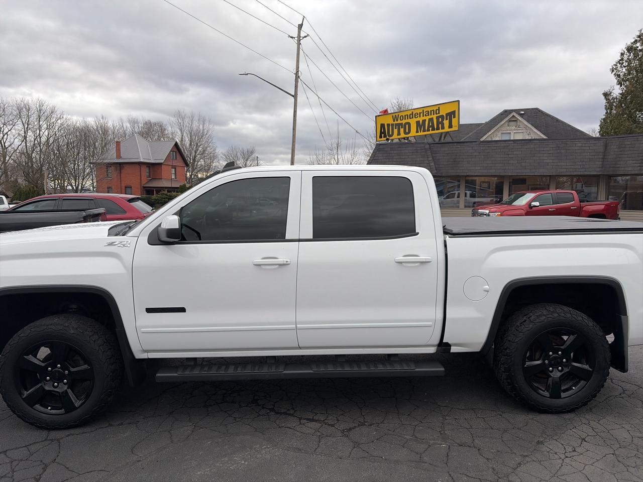2017 GMC Sierra 1500 SLE-ELEVATION-GREAT KM-CLEAN CARFAX Photo