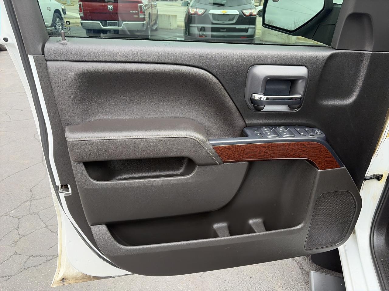 2017 GMC Sierra 1500 SLE-ELEVATION-GREAT KM-CLEAN CARFAX Photo