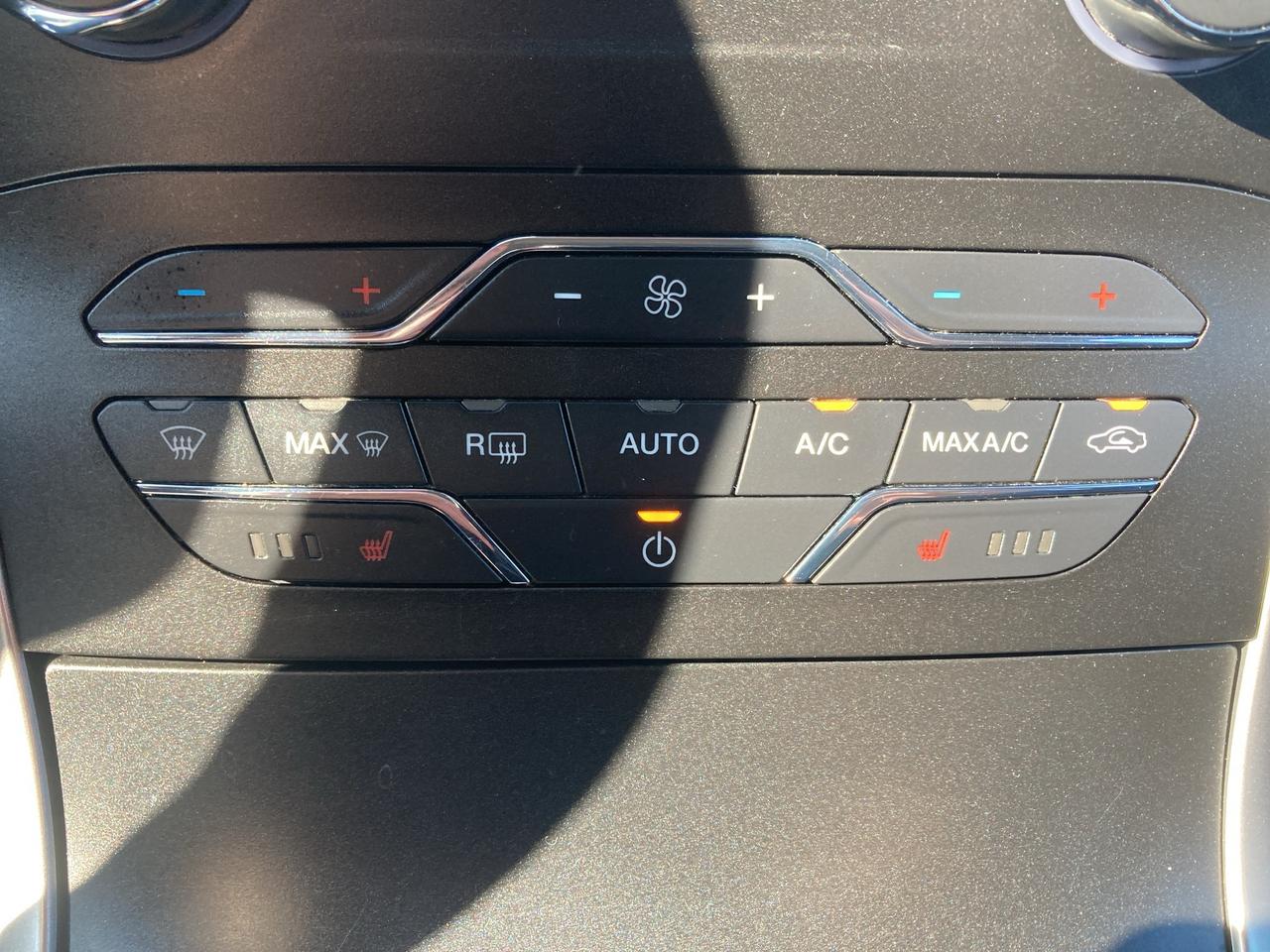 2019 Ford Edge SEL-LEATHER-LOADED-CLEAN-HEATED SEATS Photo