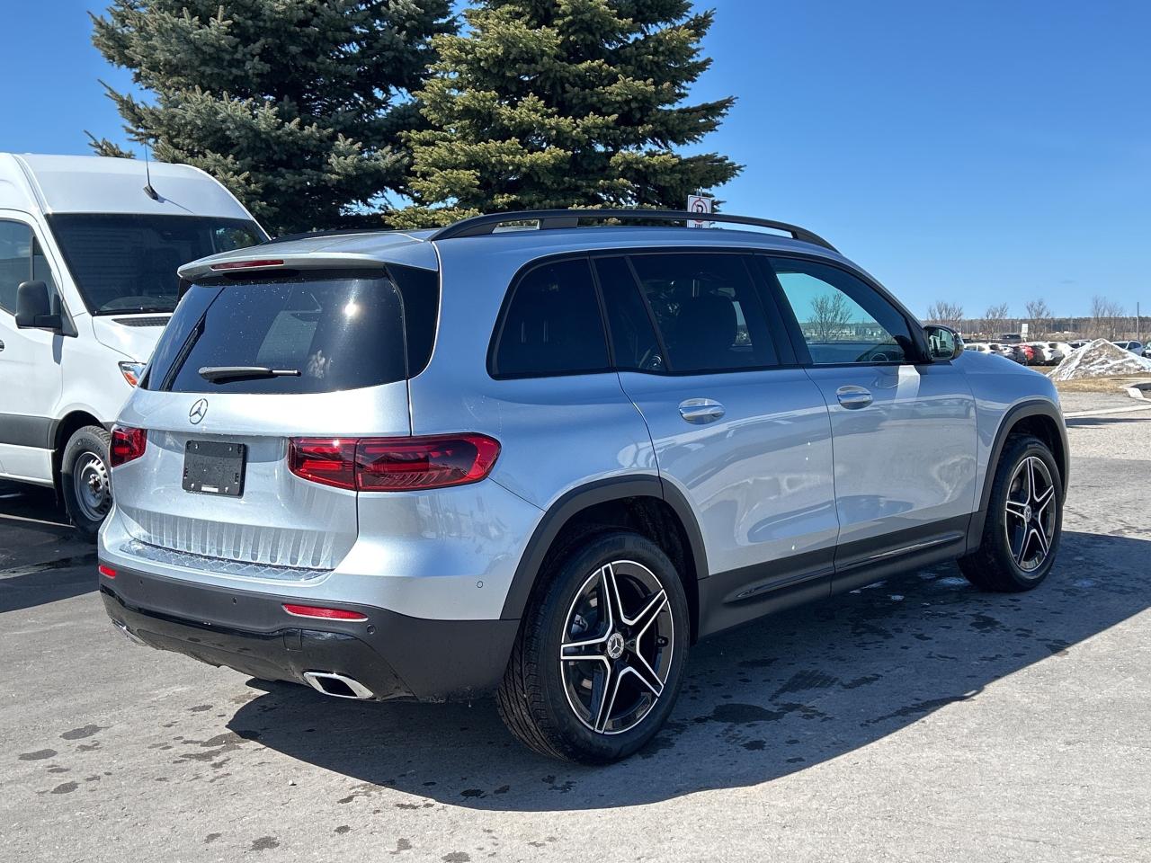 2025 Mercedes-Benz GLB 250 4MATIC Photo