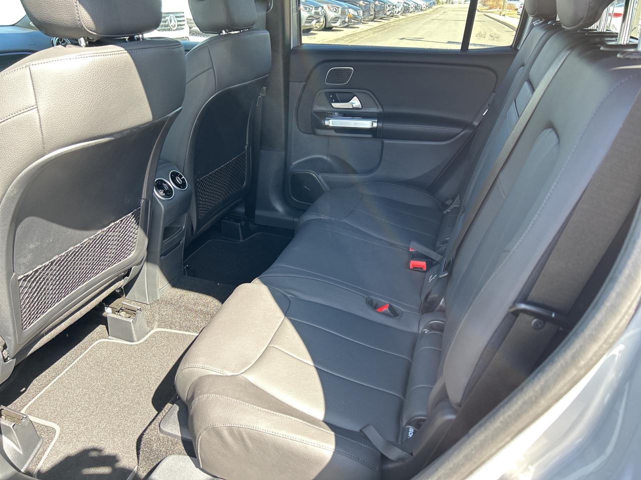 2025 Mercedes-Benz GLB 250 4MATIC Photo