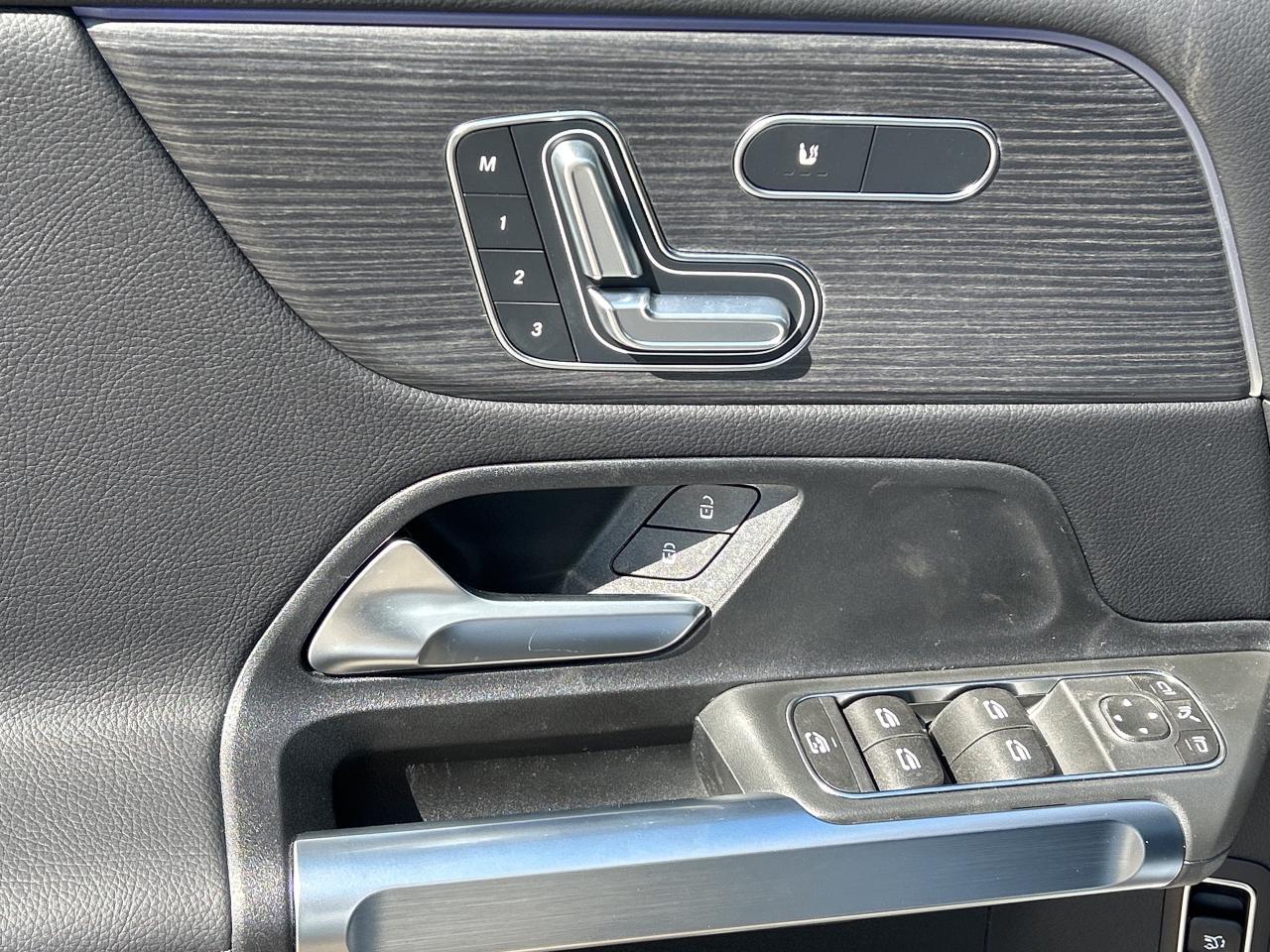 2025 Mercedes-Benz GLB 250 4MATIC Photo