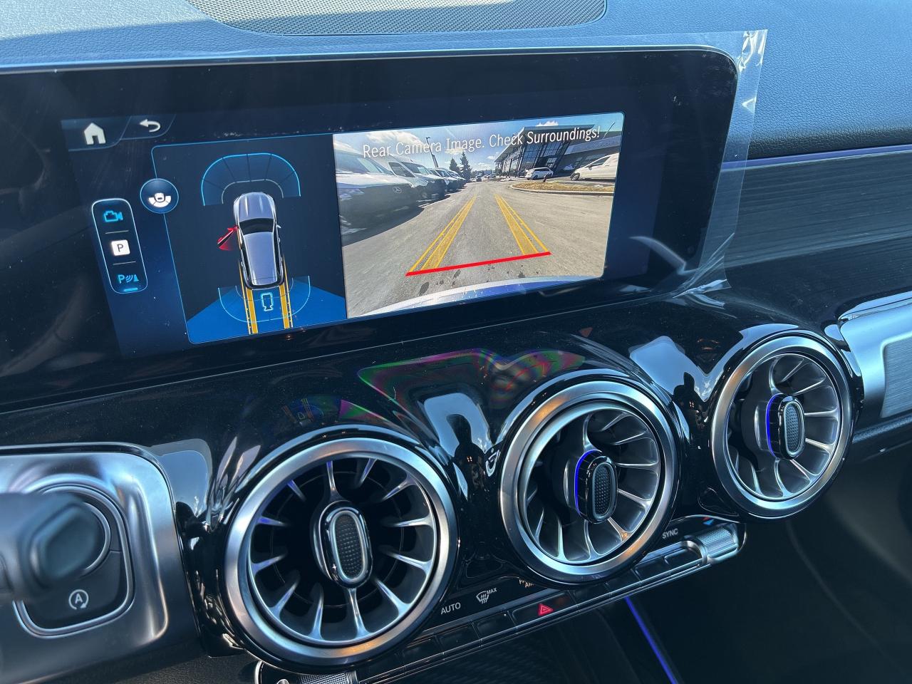 2025 Mercedes-Benz GLB 250 4MATIC Photo