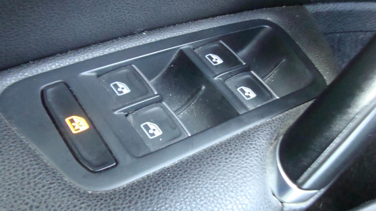 2016 Volkswagen Golf 5dr HB Auto 1.8 TSI Trendline*NEW PRICE!*LOW KM`S! Photo