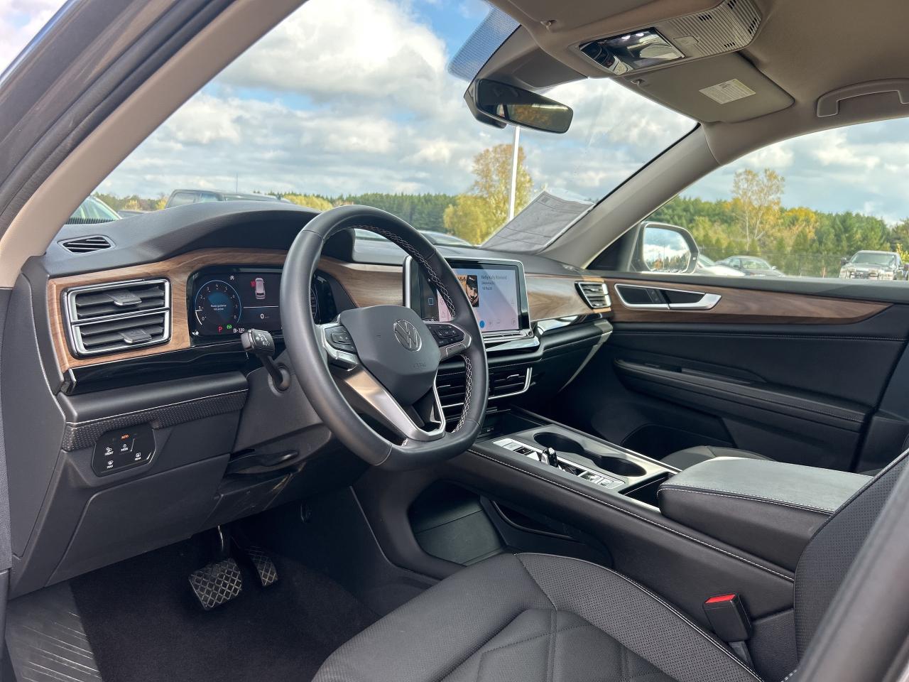 2024 Volkswagen Atlas Comfortline 2.0 TSI 4MOTION   Heated/Cooled Seats Photo