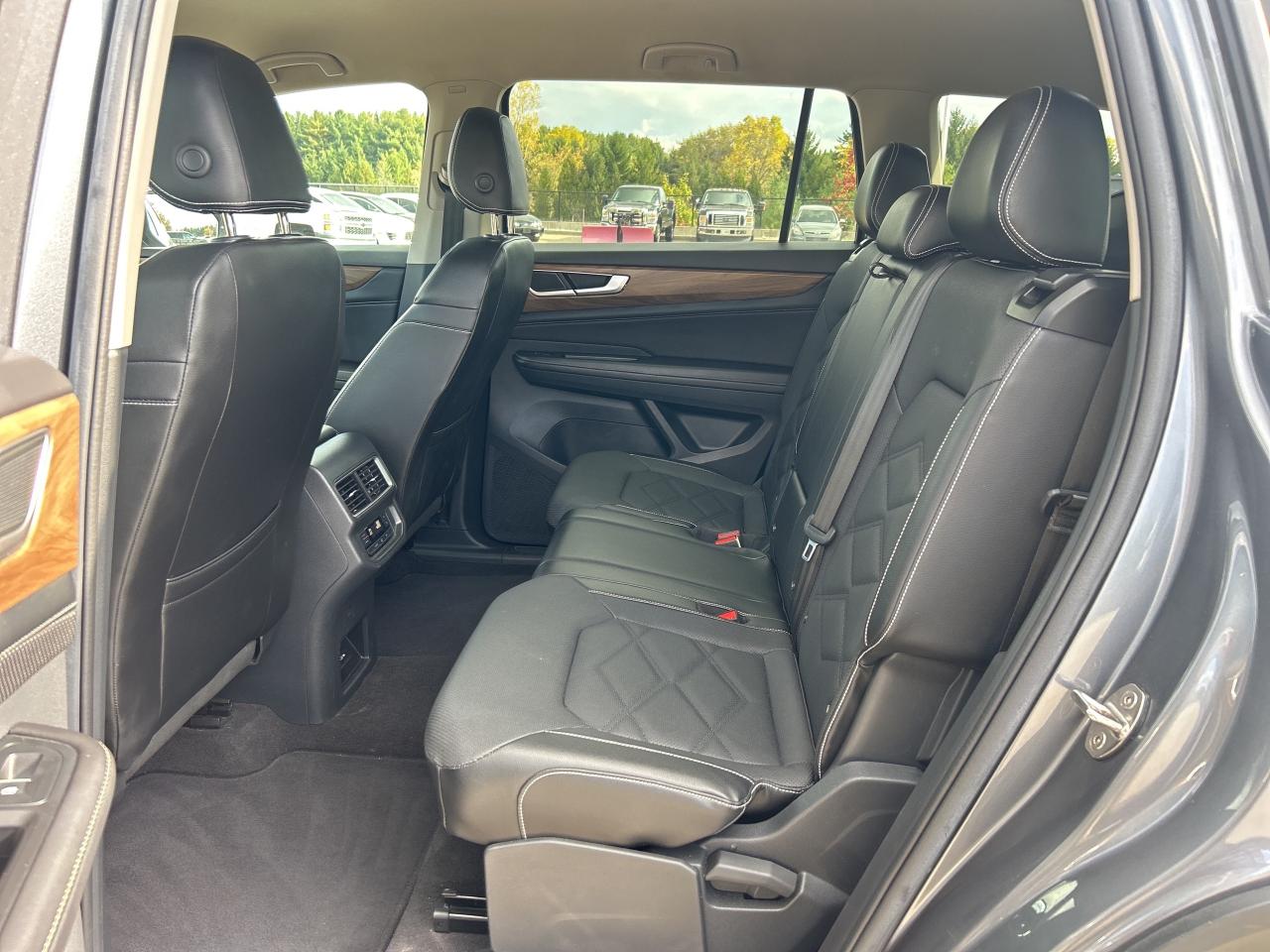 2024 Volkswagen Atlas Comfortline 2.0 TSI 4MOTION   Heated/Cooled Seats Photo