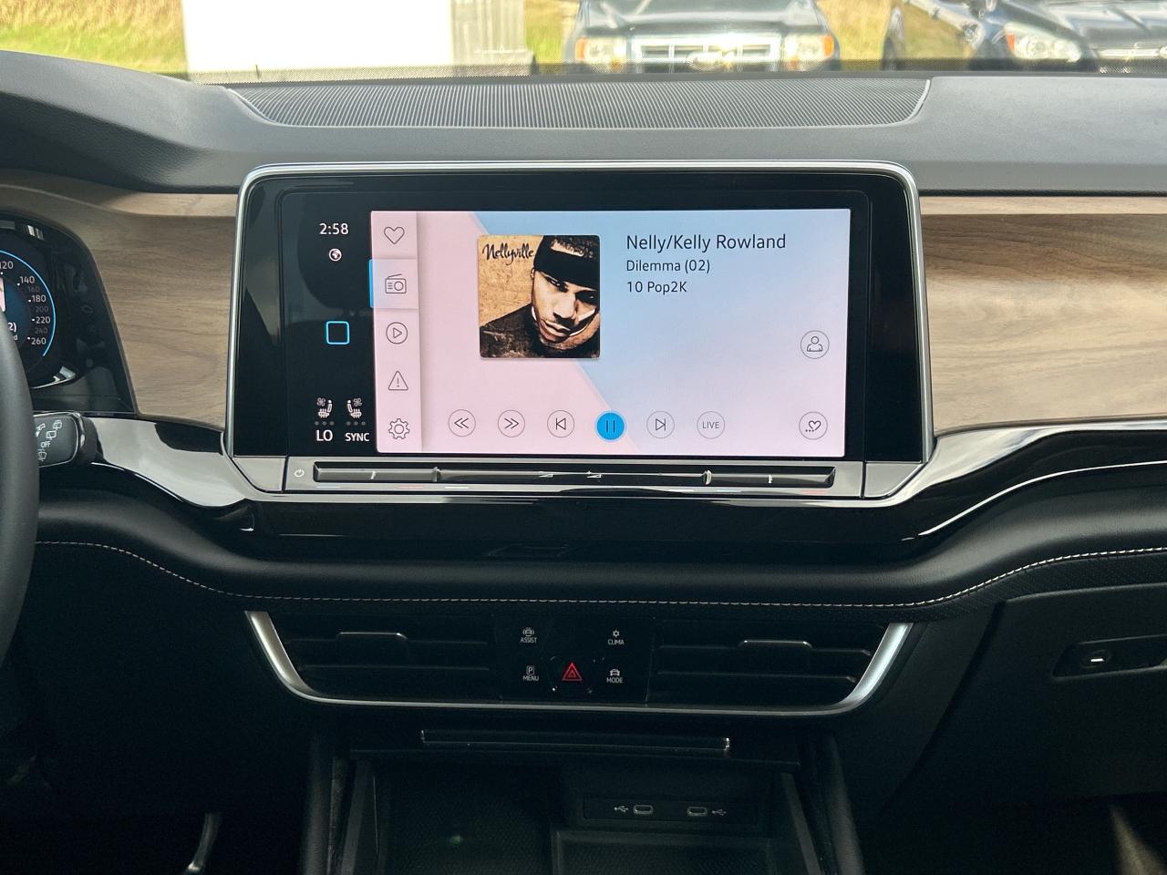 2024 Volkswagen Atlas Comfortline 2.0 TSI 4MOTION   Heated/Cooled Seats Photo