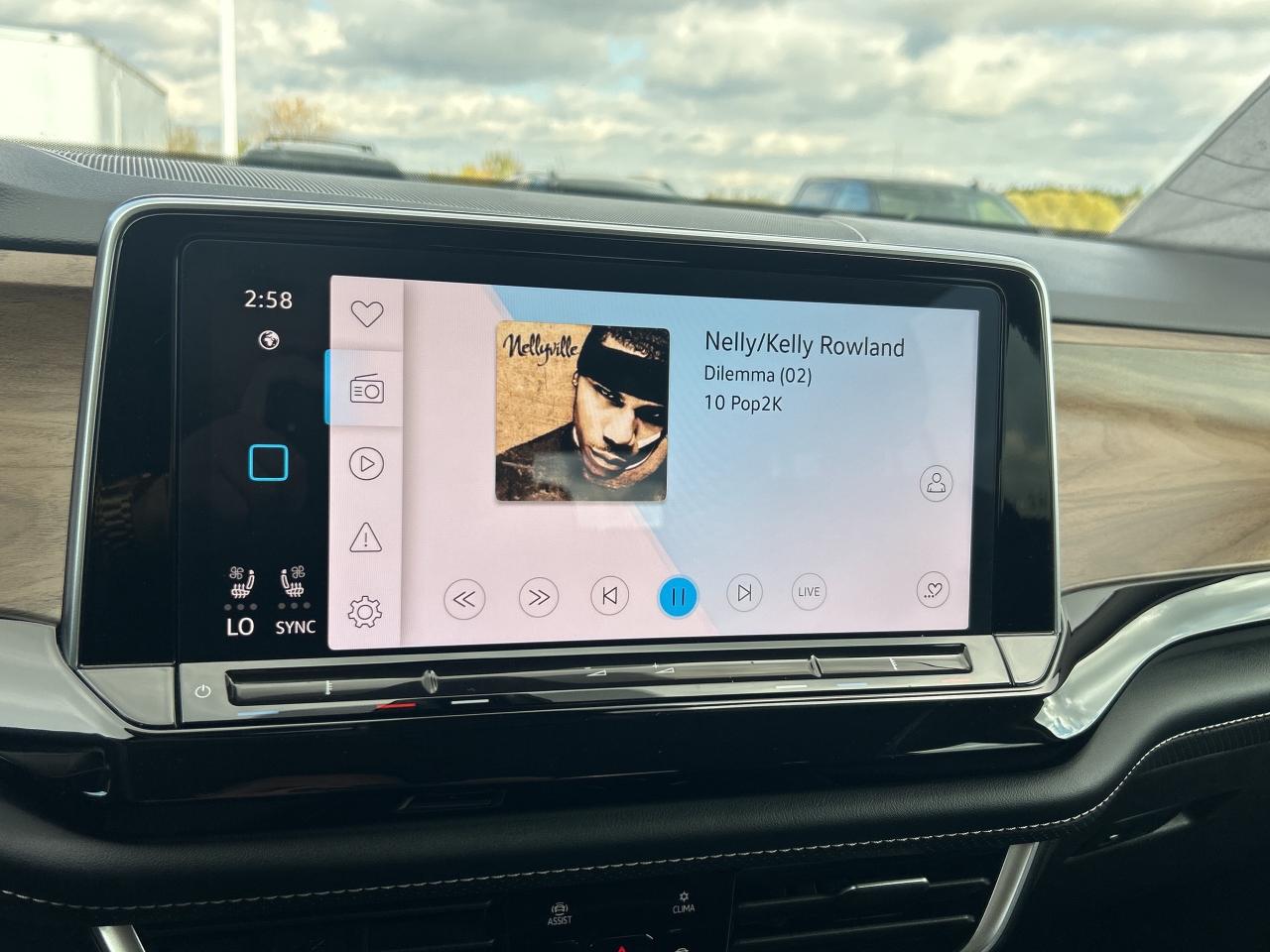 2024 Volkswagen Atlas Comfortline 2.0 TSI 4MOTION   Heated/Cooled Seats Photo