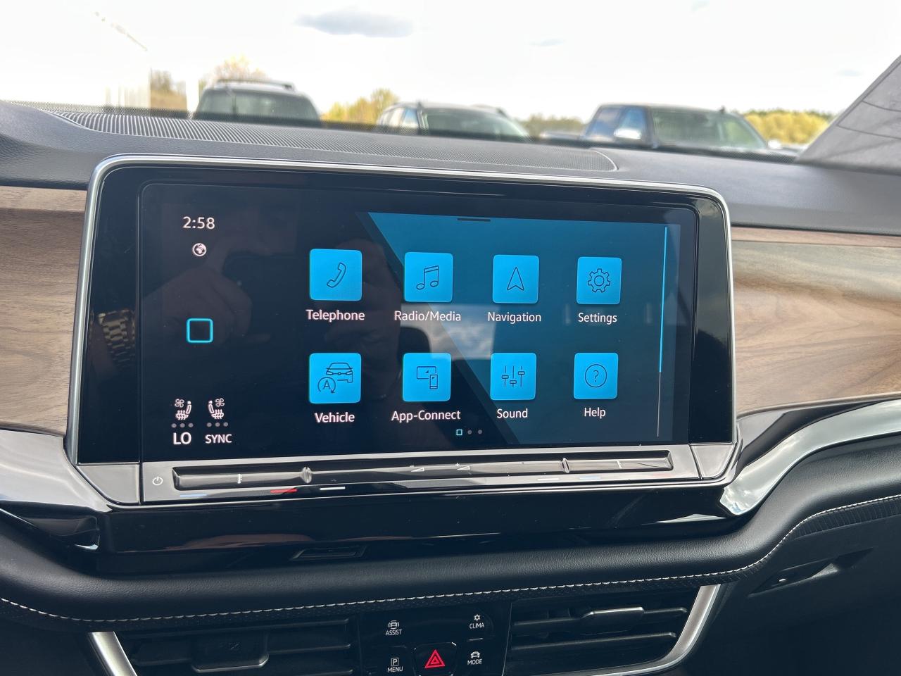 2024 Volkswagen Atlas Comfortline 2.0 TSI 4MOTION   Heated/Cooled Seats Photo