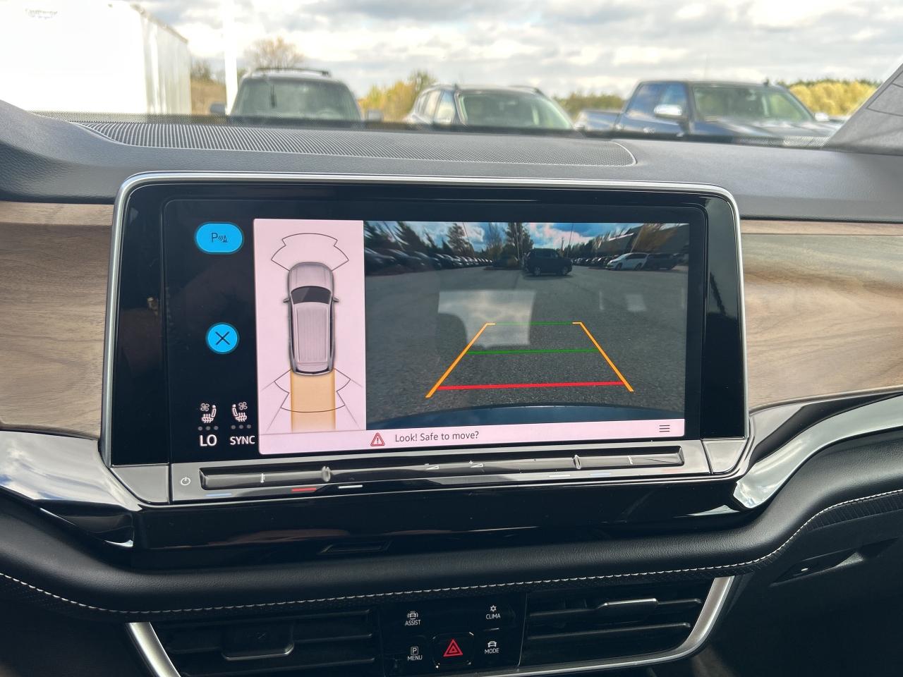 2024 Volkswagen Atlas Comfortline 2.0 TSI 4MOTION   Heated/Cooled Seats Photo