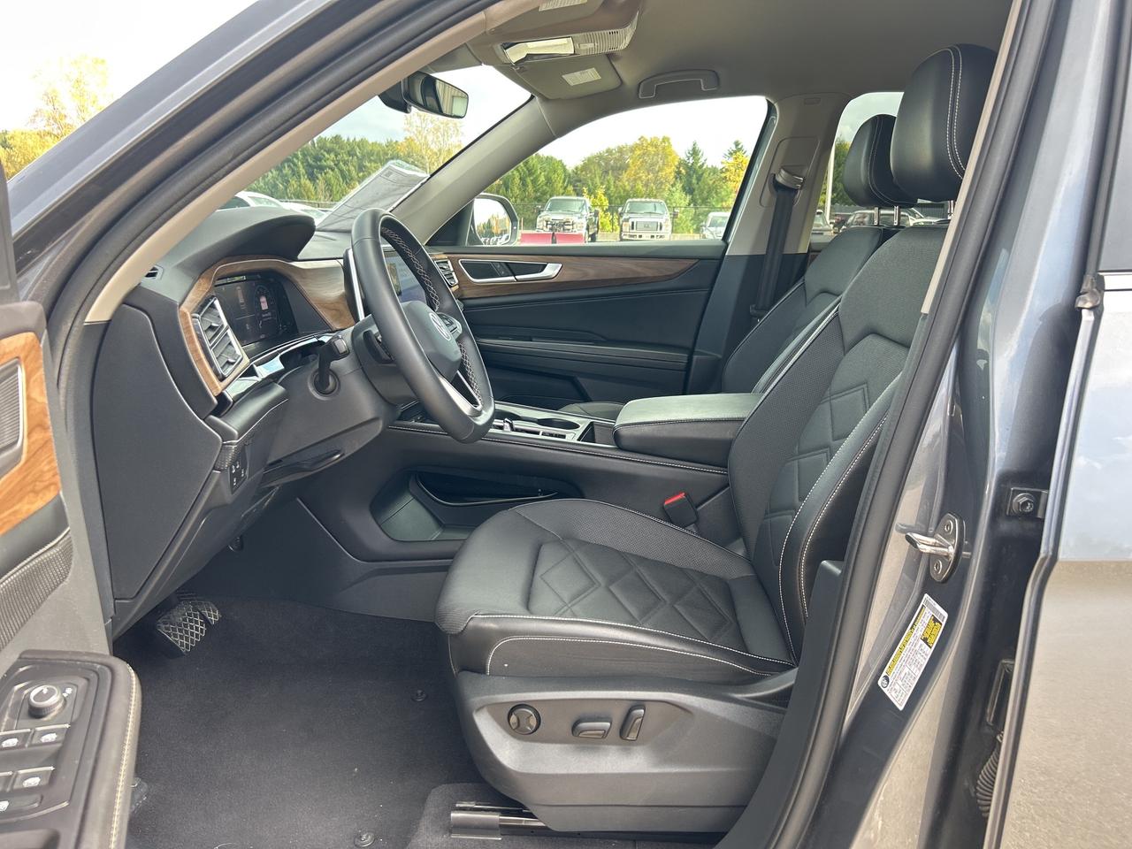 2024 Volkswagen Atlas Comfortline 2.0 TSI 4MOTION   Heated/Cooled Seats Photo