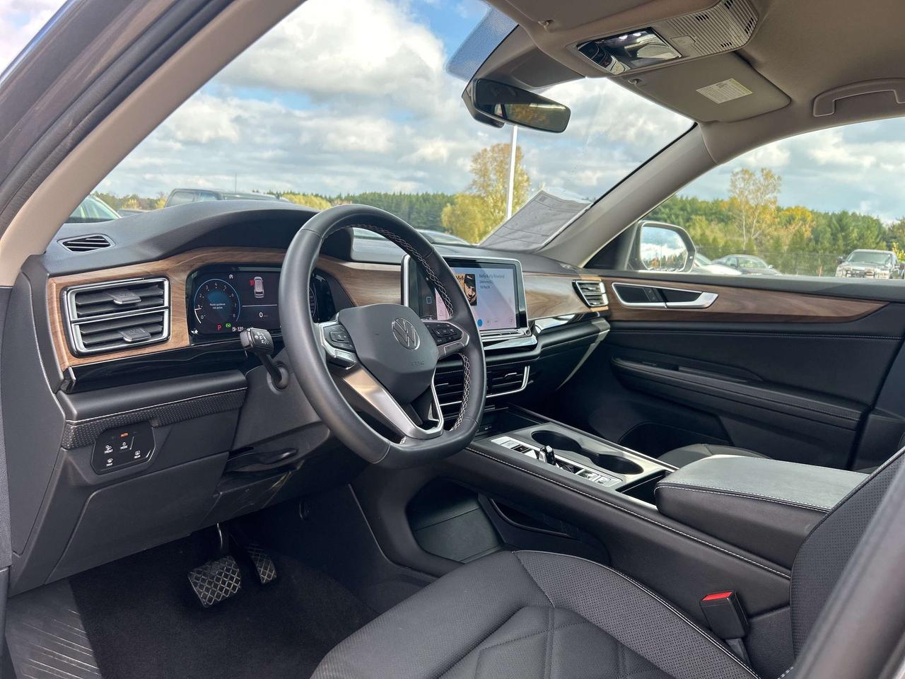 2024 Volkswagen Atlas Comfortline 2.0 TSI 4MOTION   Heated/Cooled Seats Photo