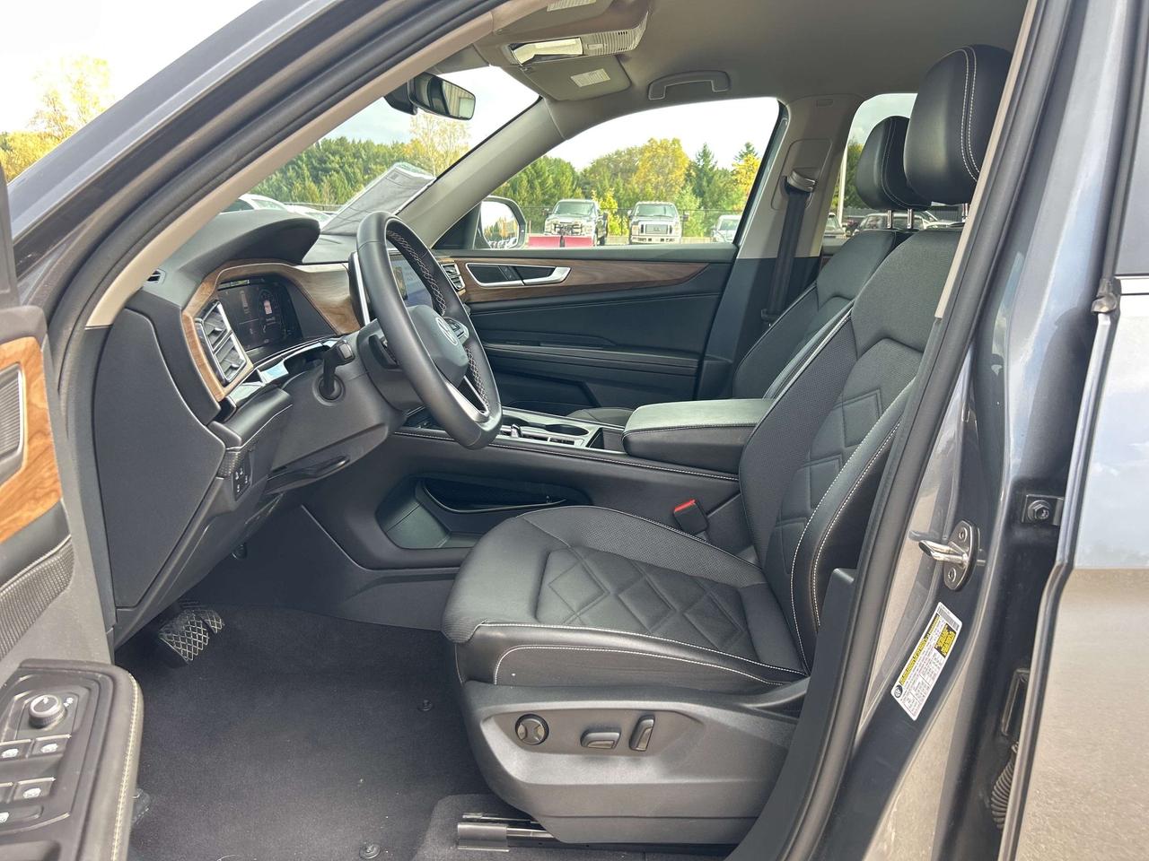 2024 Volkswagen Atlas Comfortline 2.0 TSI 4MOTION   Heated/Cooled Seats Photo