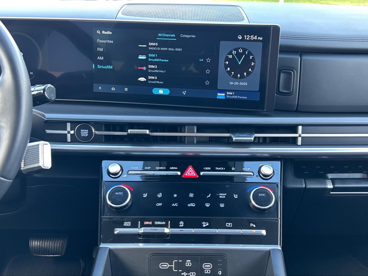 2025 Hyundai Santa Fe XRT AWD   Sunroof   Heated Seats & Steering Wheel Photo