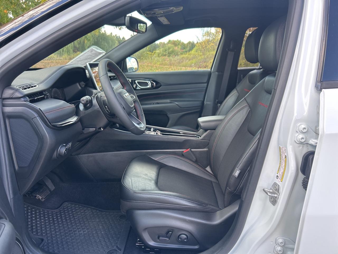 2025 Jeep Compass Trailhawk 4x4   Nav.   Pano Roof   Heated Seats Photo