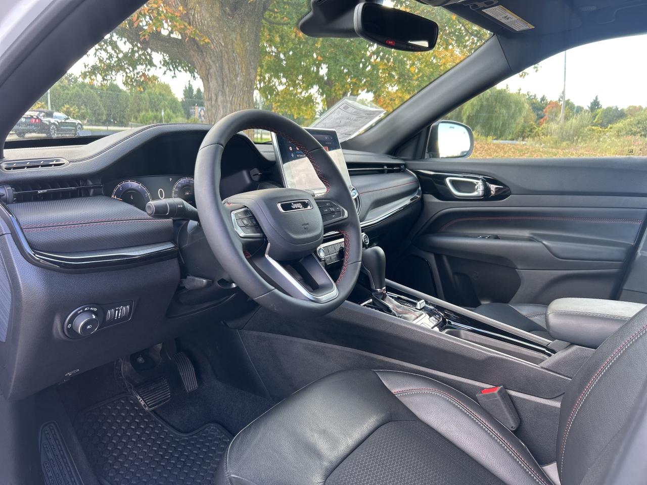 2025 Jeep Compass Trailhawk 4x4   Nav.   Pano Roof   Heated Seats Photo