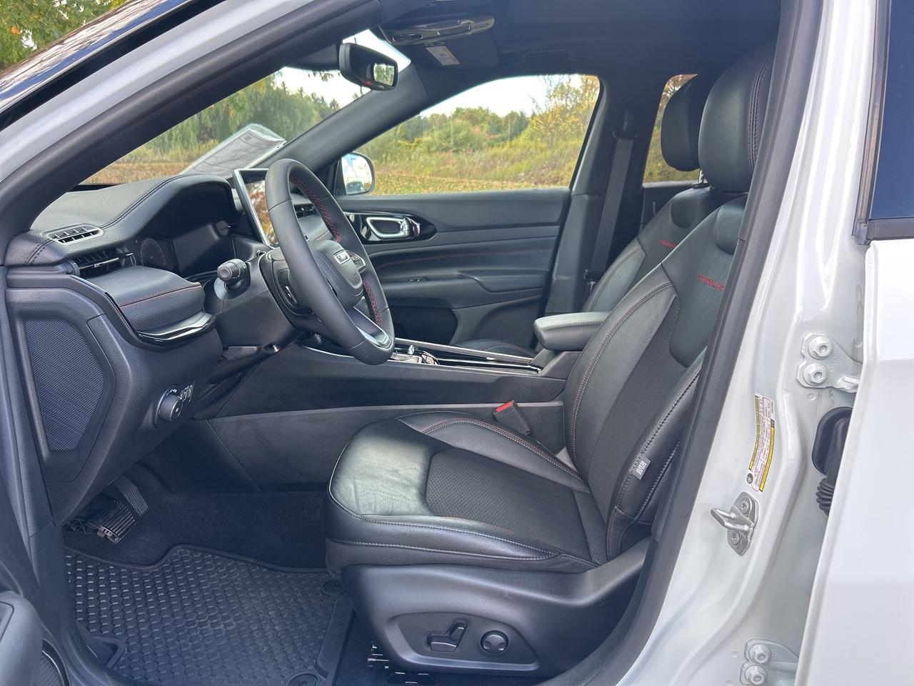 2025 Jeep Compass Trailhawk 4x4   Nav.   Pano Roof   Heated Seats Photo