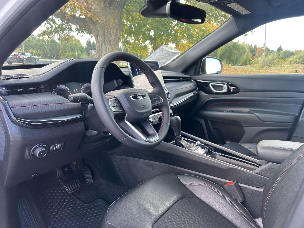 2025 Jeep Compass Trailhawk 4x4   Nav.   Pano Roof   Heated Seats Photo