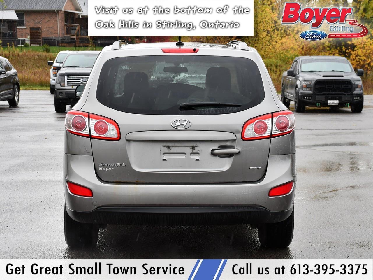 2012 Hyundai Santa Fe GL 2.4 Premium VEHICLE SOLD AS TRADED! Photo