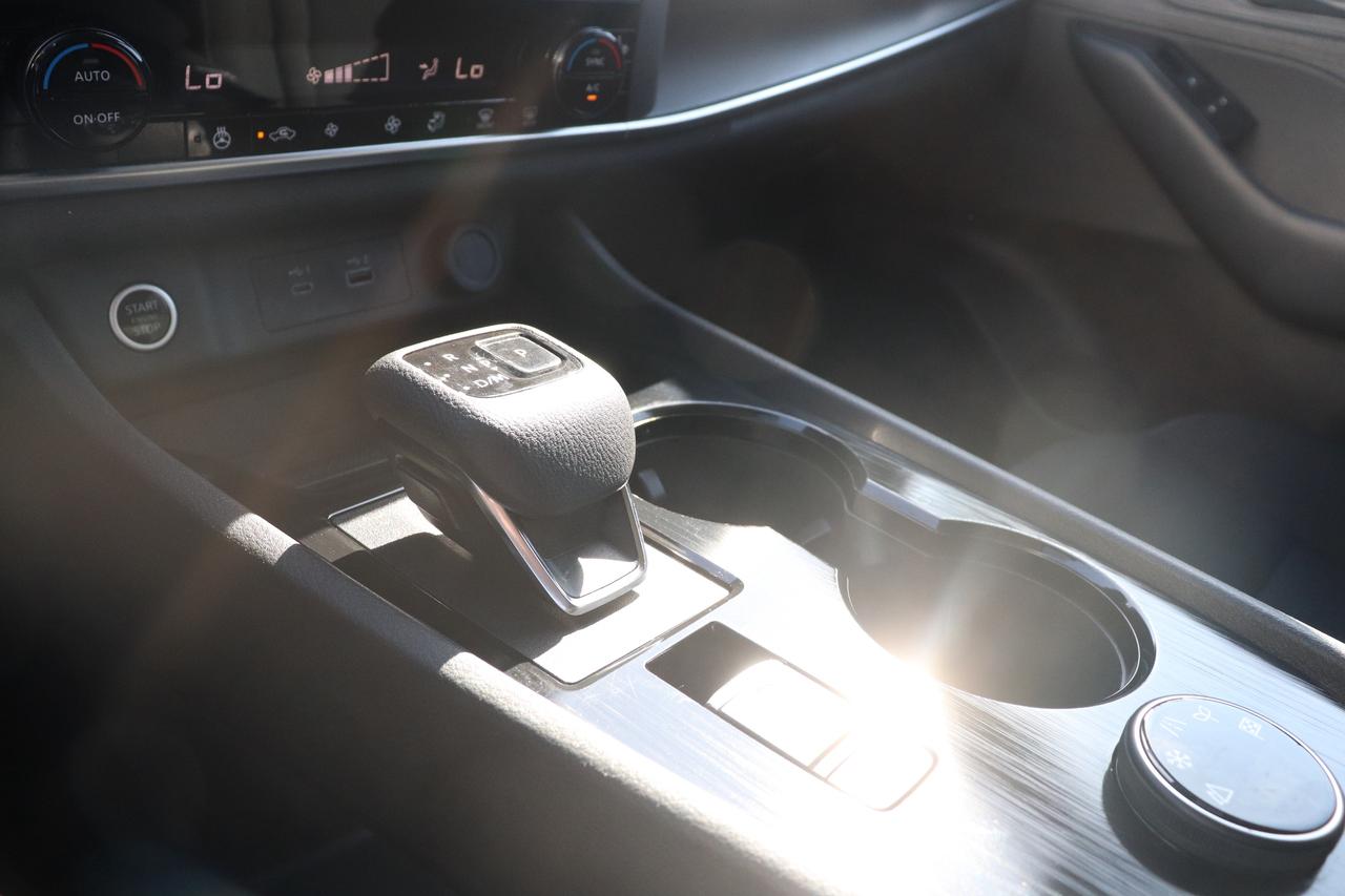 2023 Nissan Rogue S AWD 2023 CLEAROUT CARPLAY HEATED SEATS B-UP CAM Photo