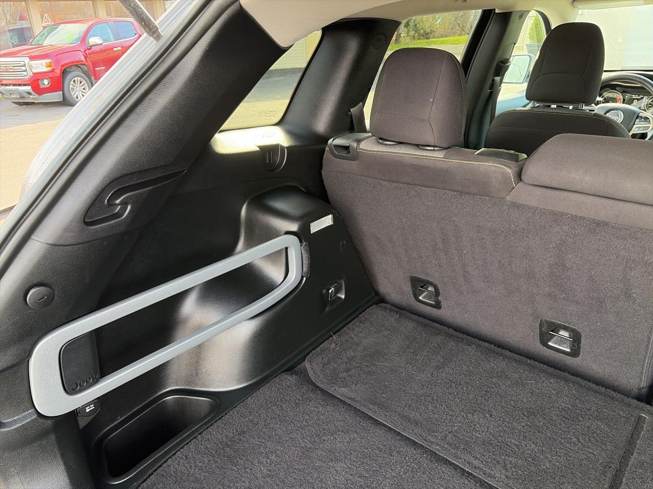 2018 Jeep Cherokee SPORT-ONE OWNER-CLEAN CARFAX-LOW KM Photo