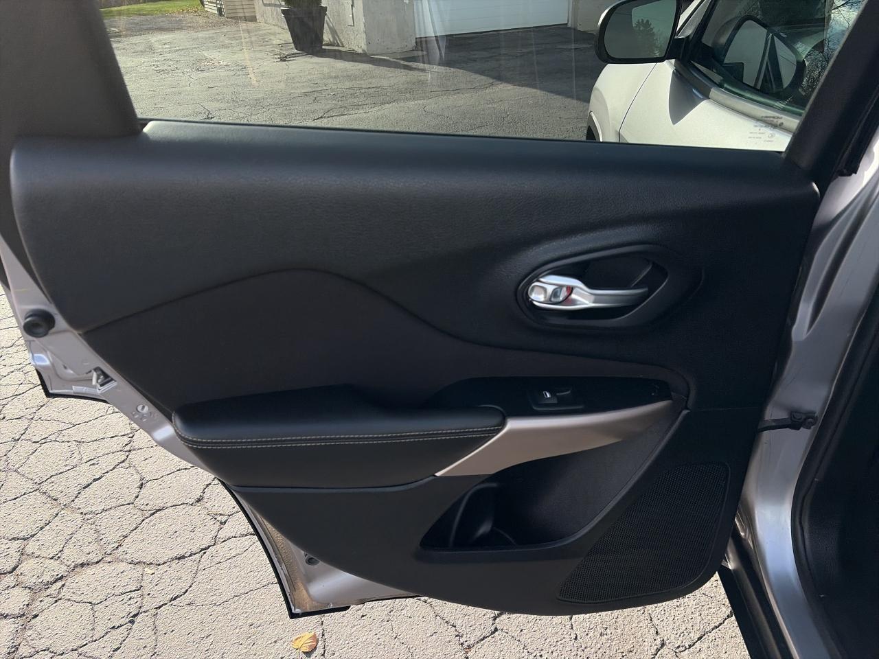 2018 Jeep Cherokee SPORT-ONE OWNER-CLEAN CARFAX-LOW KM Photo