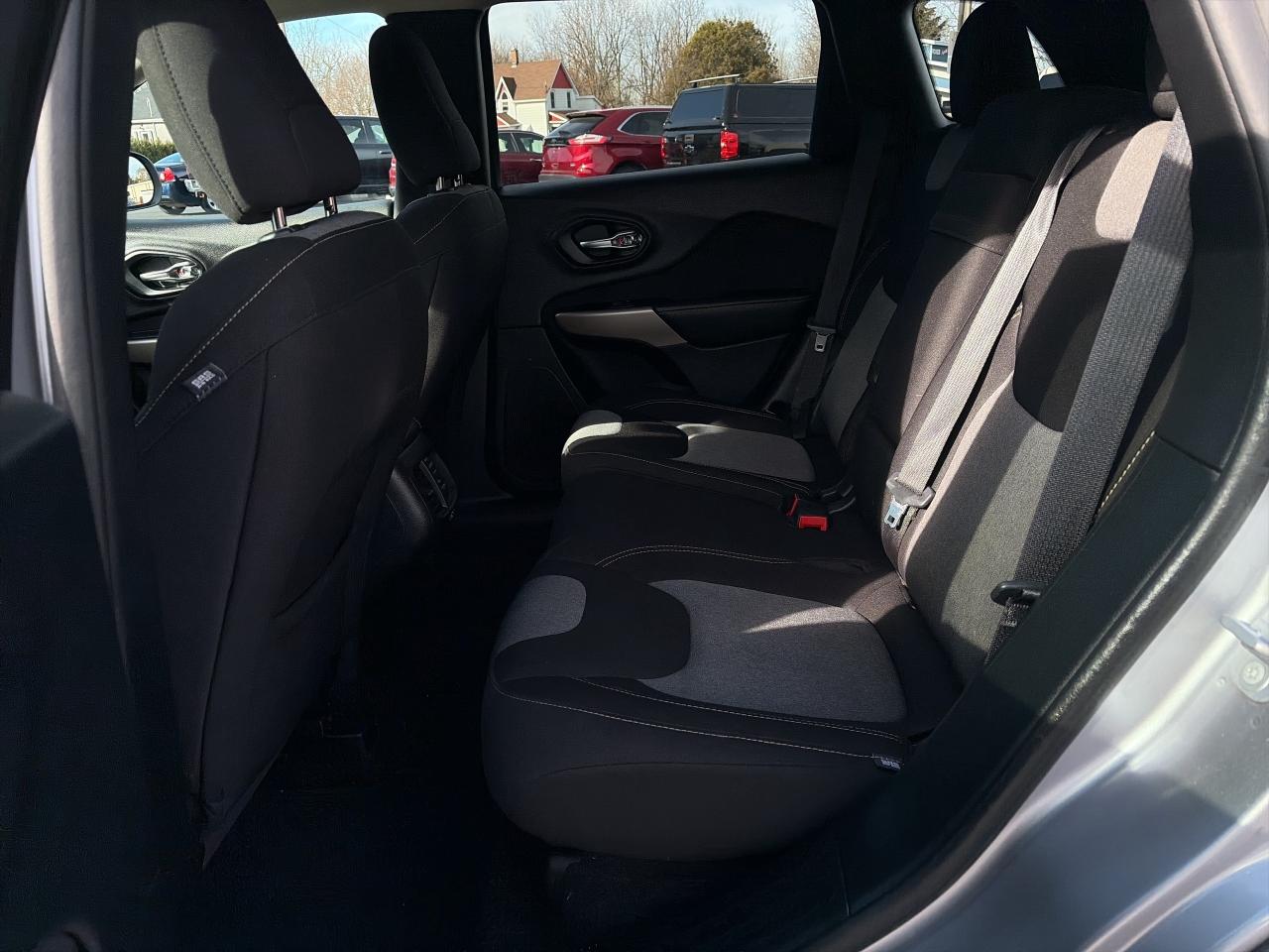 2018 Jeep Cherokee SPORT-ONE OWNER-CLEAN CARFAX-LOW KM Photo