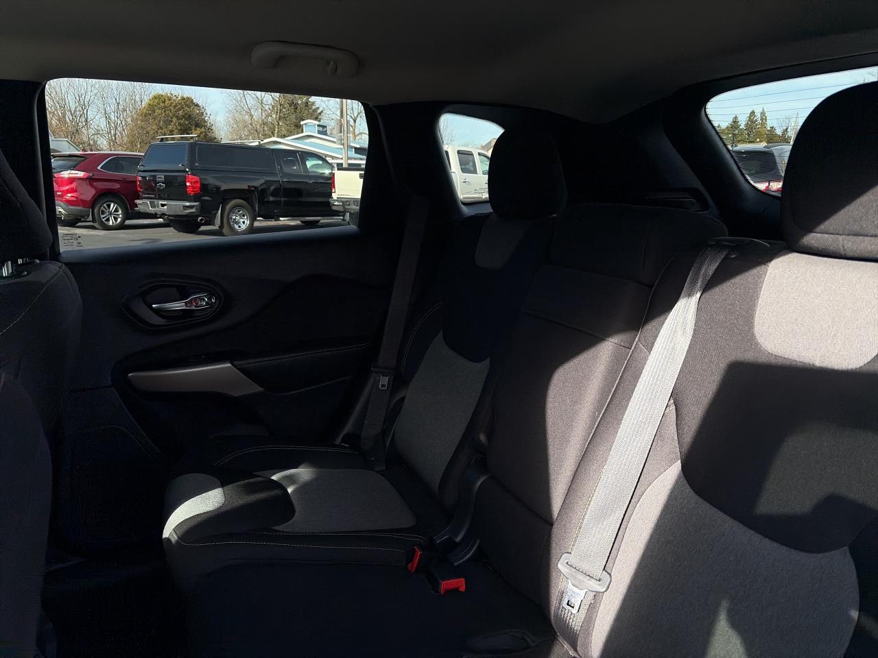 2018 Jeep Cherokee SPORT-ONE OWNER-CLEAN CARFAX-LOW KM Photo