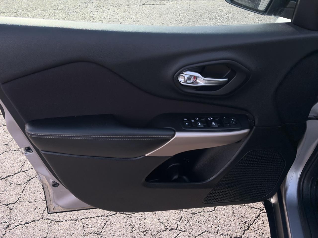 2018 Jeep Cherokee SPORT-ONE OWNER-CLEAN CARFAX-LOW KM Photo