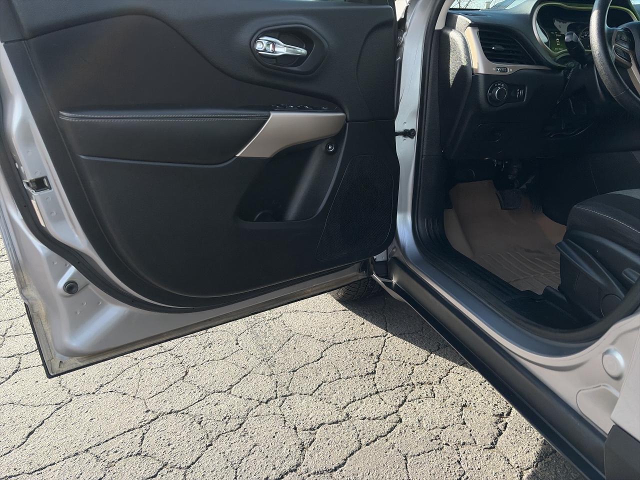 2018 Jeep Cherokee SPORT-ONE OWNER-CLEAN CARFAX-LOW KM Photo