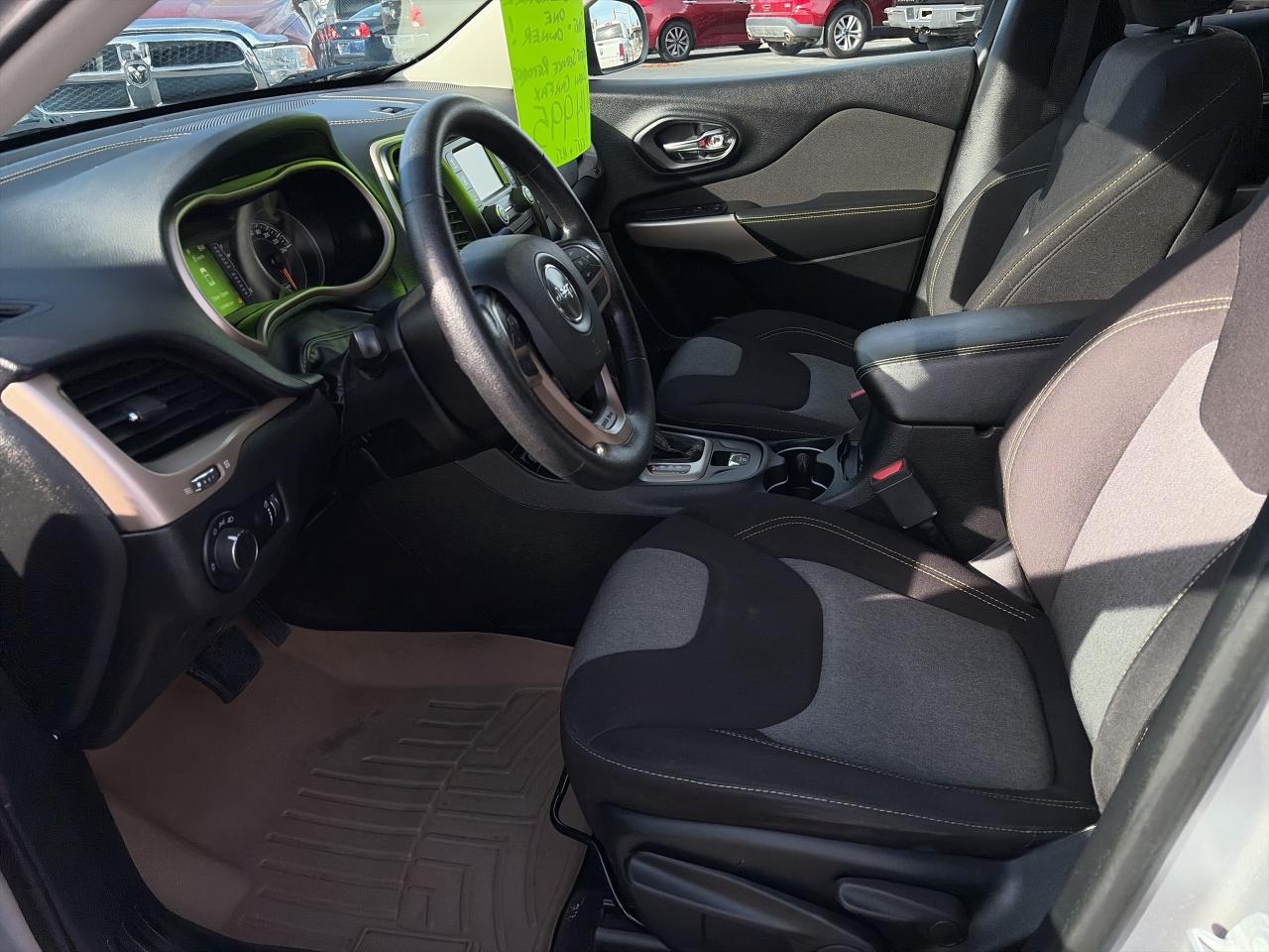 2018 Jeep Cherokee SPORT-ONE OWNER-CLEAN CARFAX-LOW KM Photo