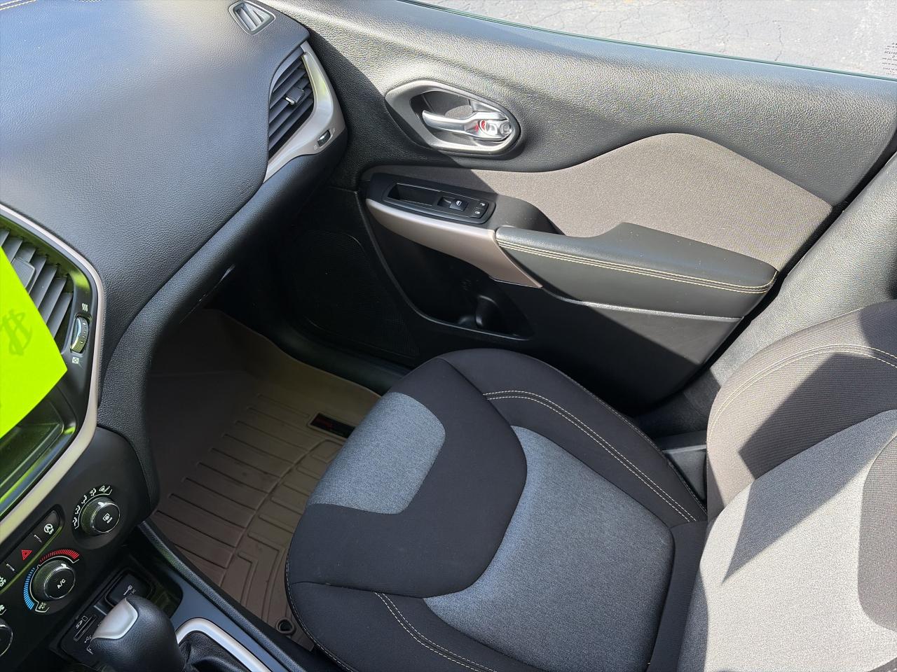 2018 Jeep Cherokee SPORT-ONE OWNER-CLEAN CARFAX-LOW KM Photo