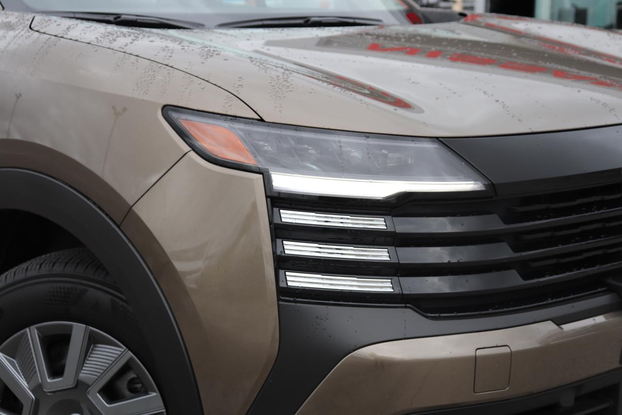 2025 Nissan Kicks S OFF LEASE 1 OWNER NO ACCIDENTS WIRELESS CARPLAY Photo2