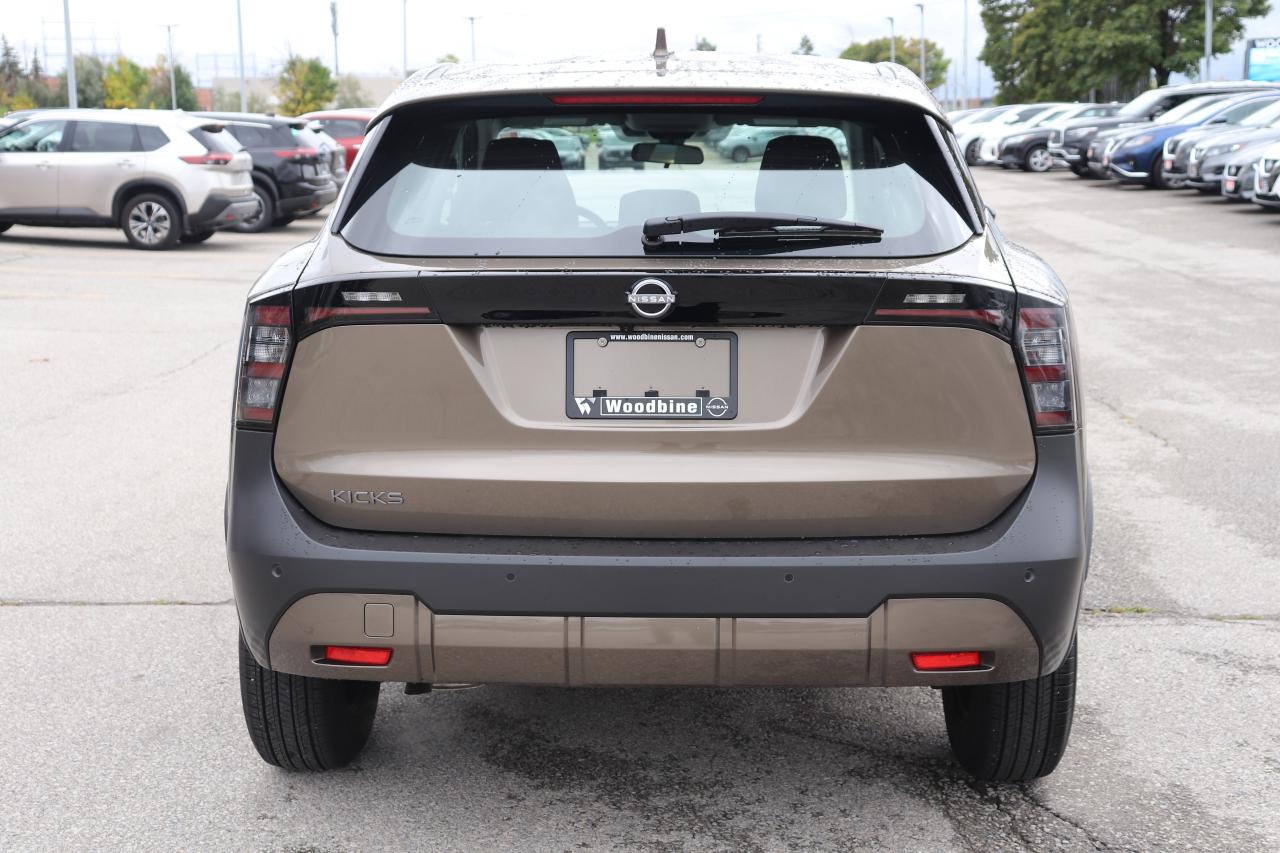 2025 Nissan Kicks S OFF LEASE 1 OWNER NO ACCIDENTS WIRELESS CARPLAY Photo