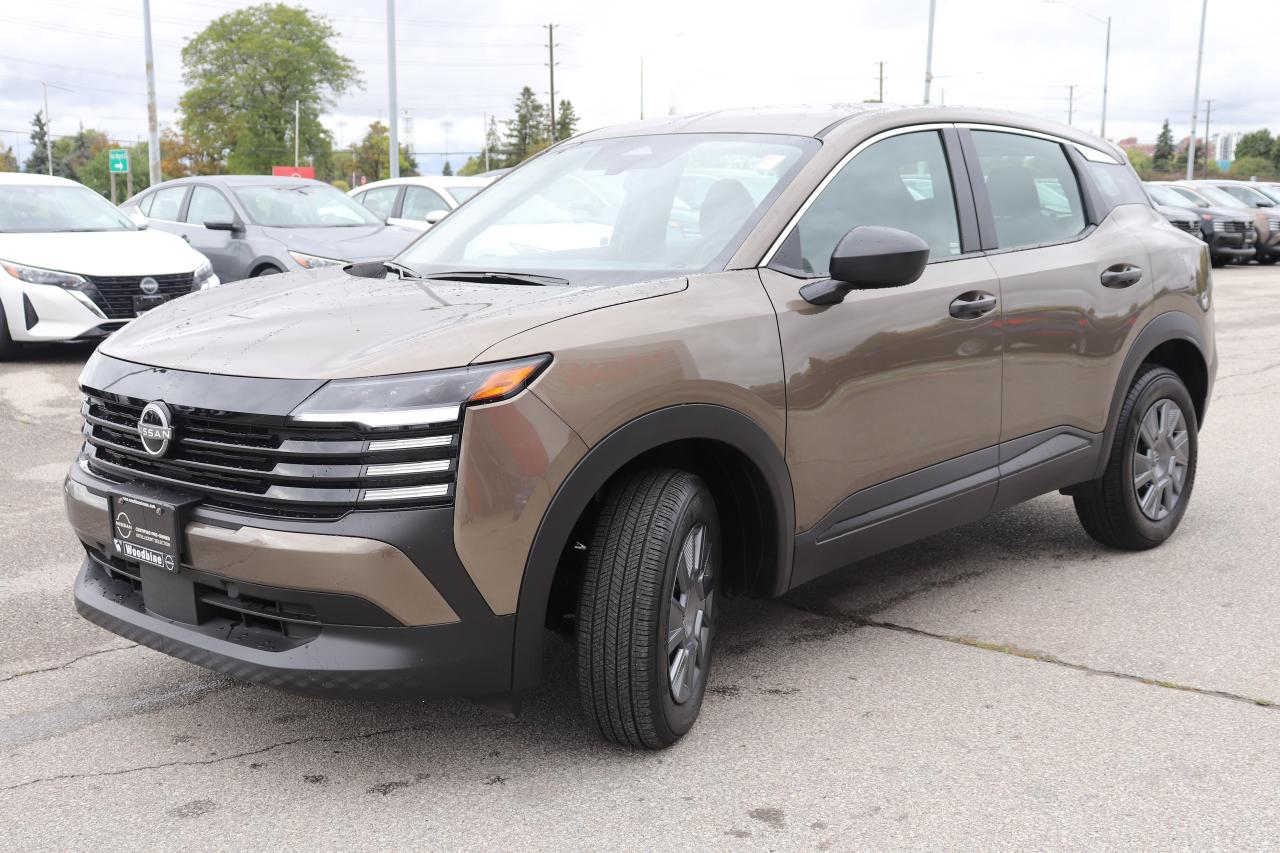 2025 Nissan Kicks S OFF LEASE 1 OWNER NO ACCIDENTS WIRELESS CARPLAY Photo