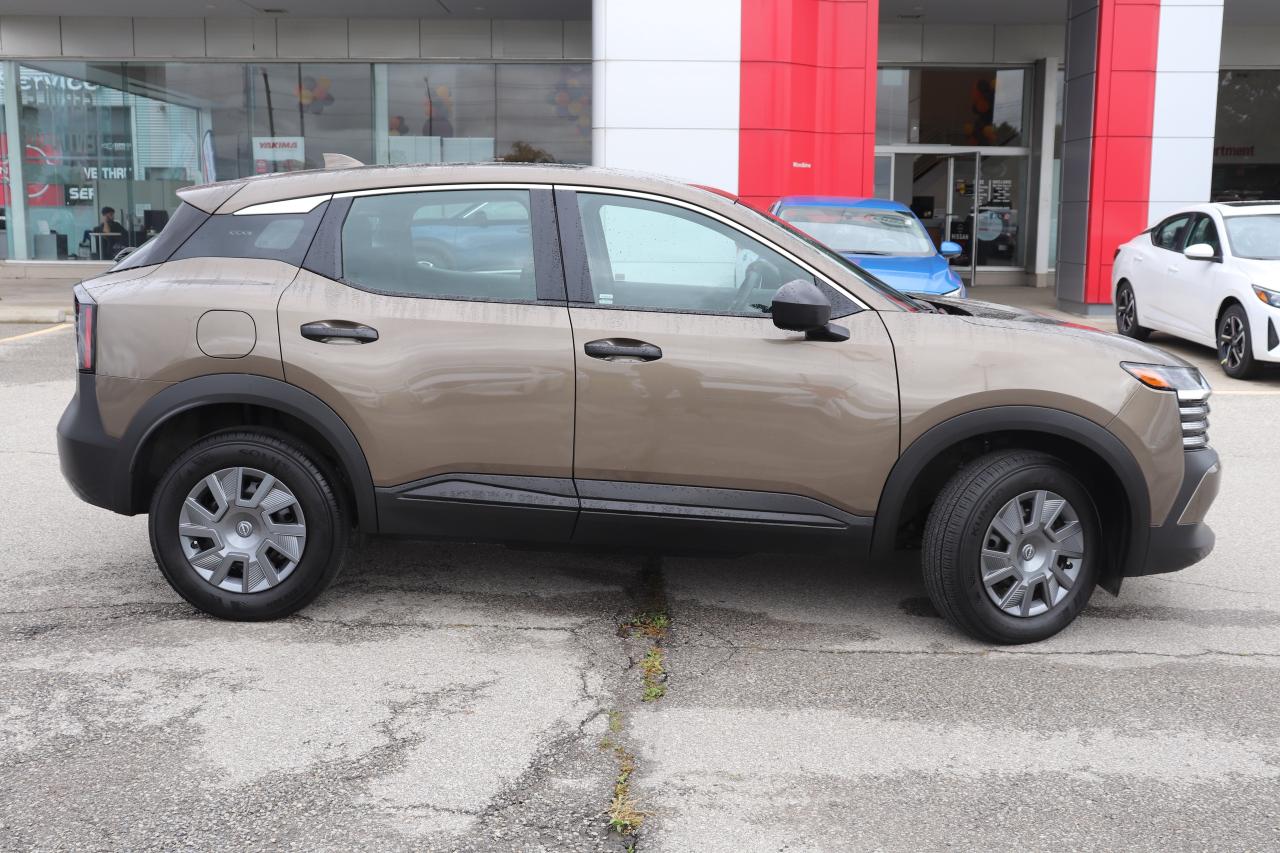 2025 Nissan Kicks S OFF LEASE 1 OWNER NO ACCIDENTS WIRELESS CARPLAY Photo