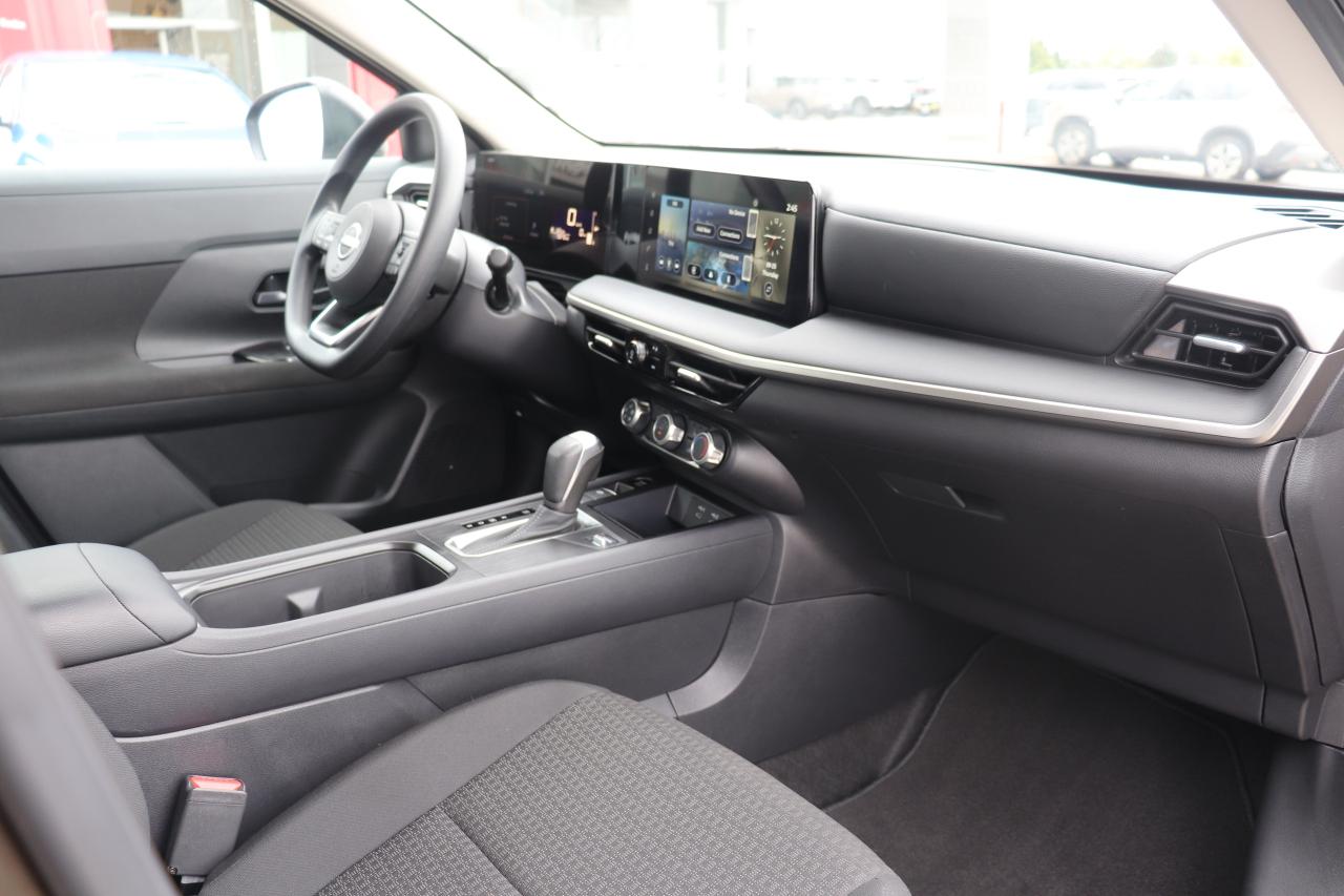 2025 Nissan Kicks S OFF LEASE 1 OWNER NO ACCIDENTS WIRELESS CARPLAY Photo